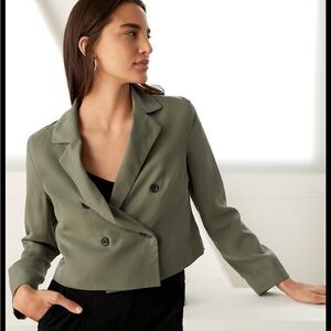 DOUBLE-BREASTED CROPPED TENCEL™ BLAZER